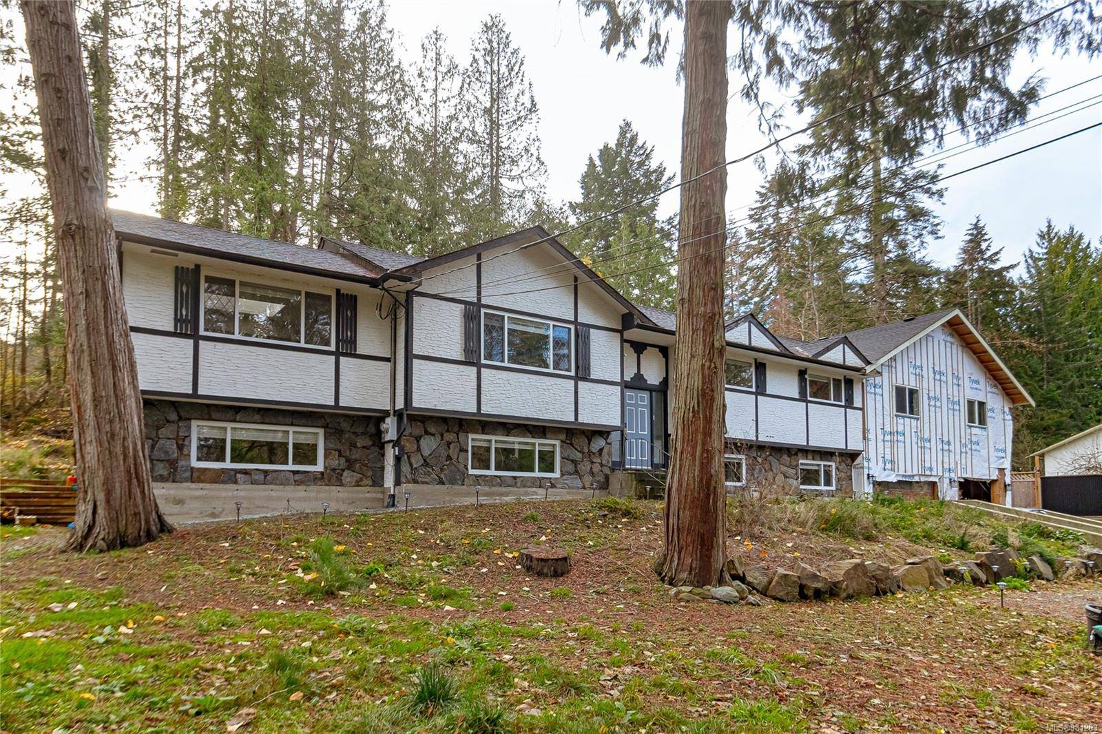 North Saanich, BC V8L 5L3,1077 Lands End Rd