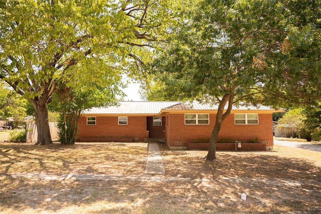 Saint Jo, TX 76265,207 W Howell Street