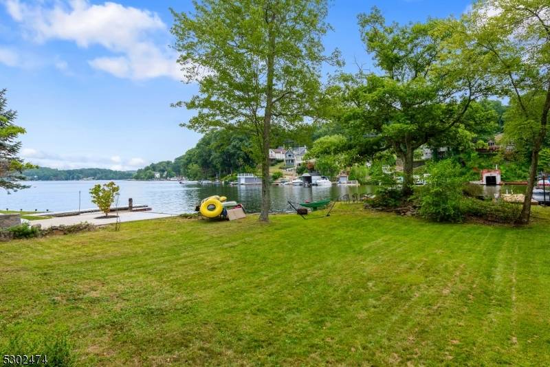 Hopatcong Boro, NJ 07821,229 Squaw Trl