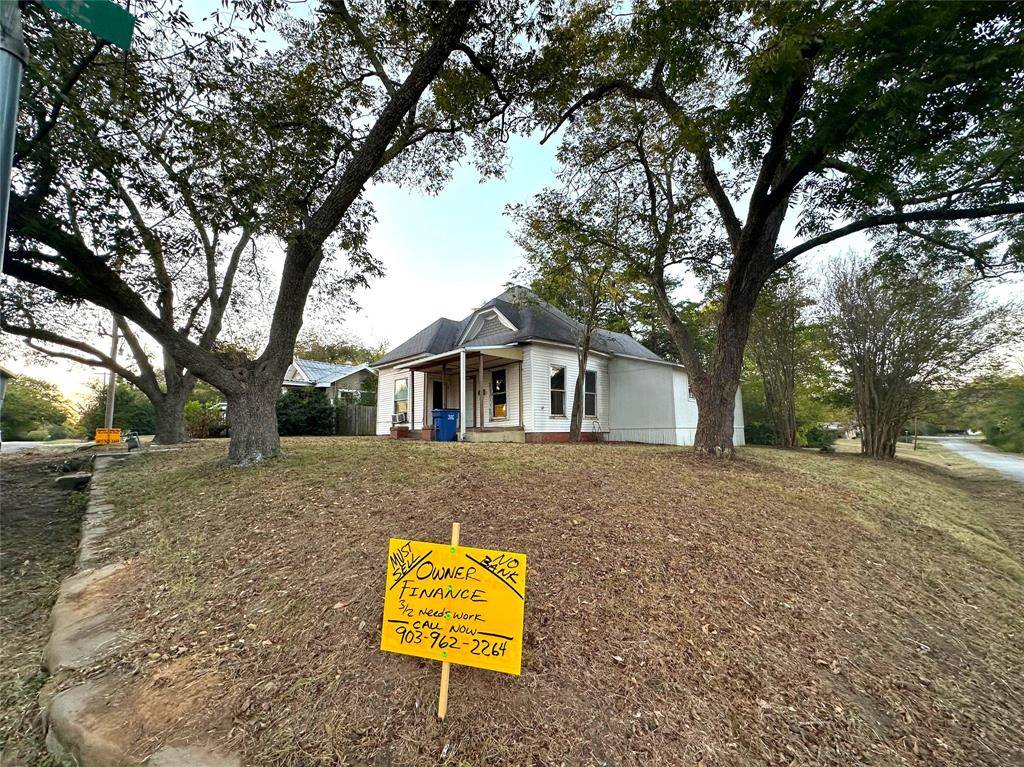 Grand Saline, TX 75140,219 E Jordan Street