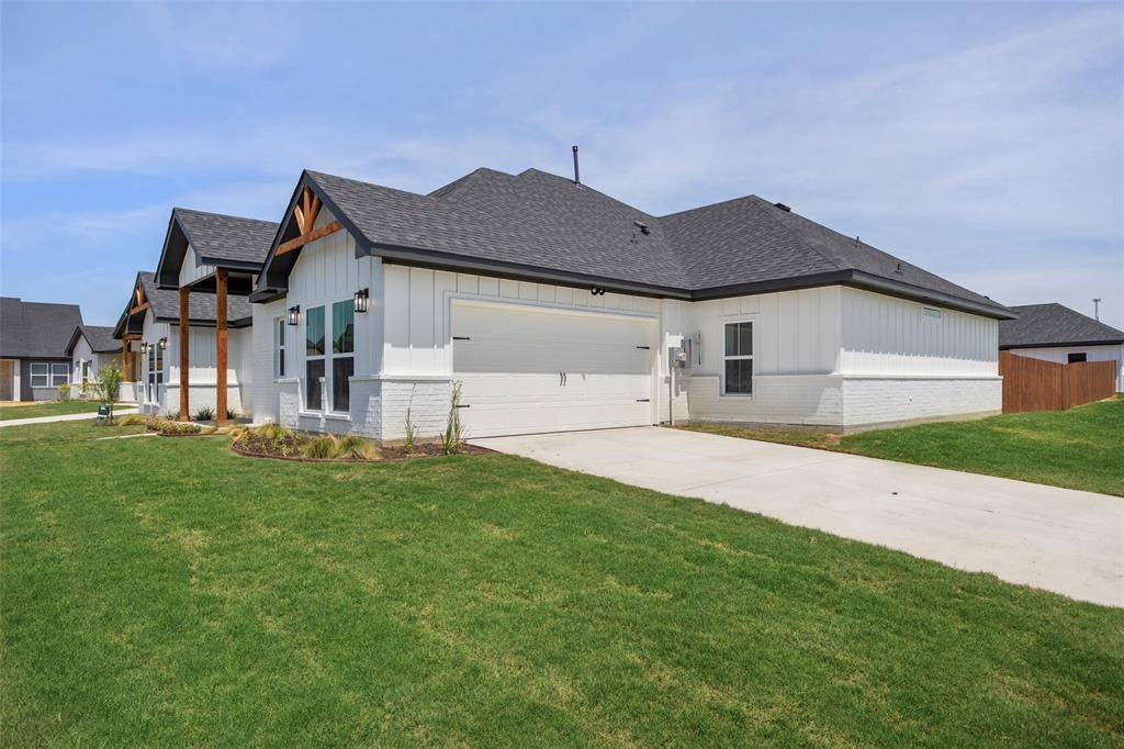 Godley, TX 76044,200 Cliff Court