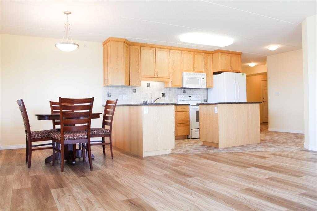 Innisfail, AB T4H 0A3,4520 45A Street Close #303