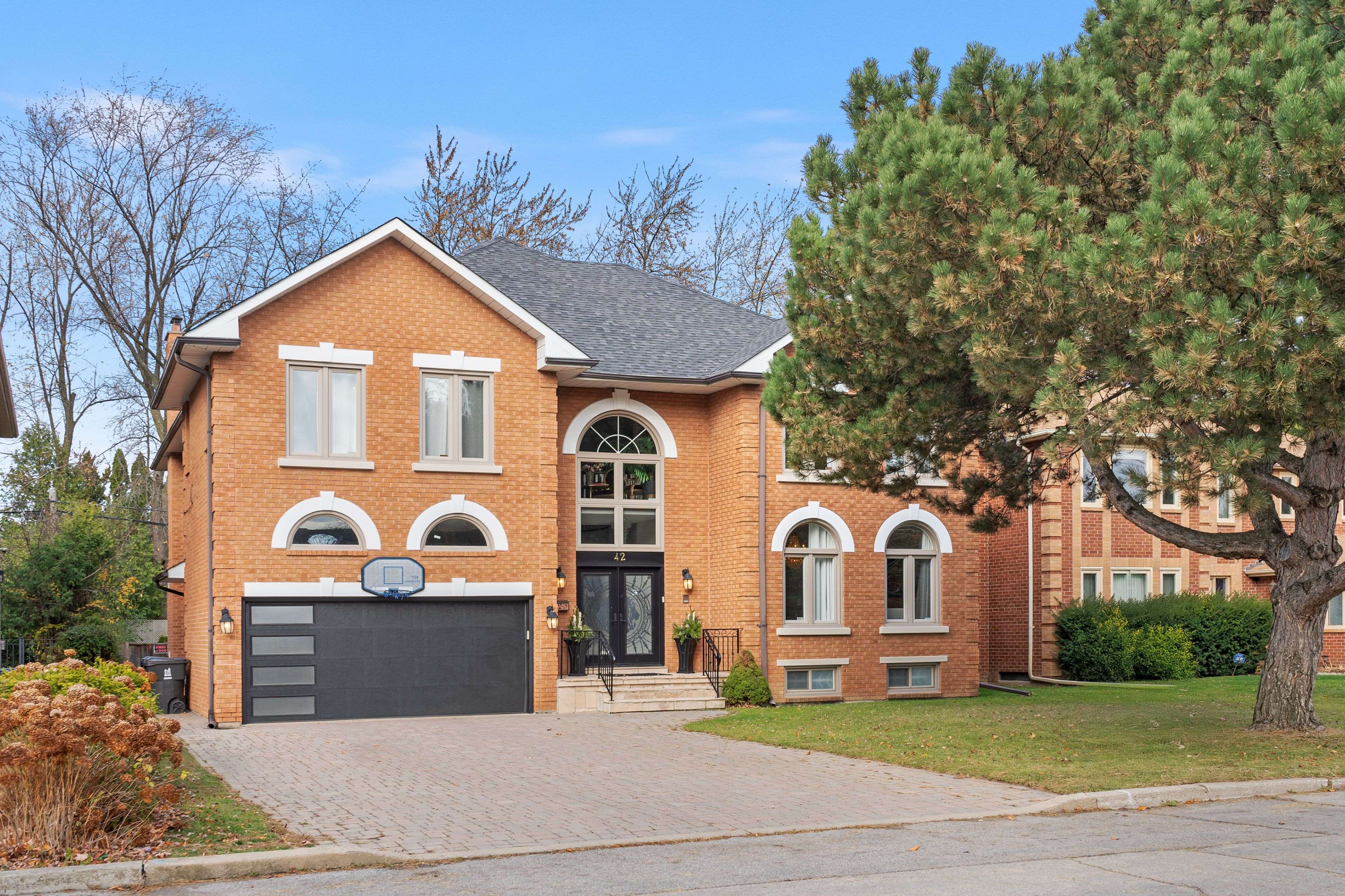 Toronto C13, ON M3B 2J2,42 Grangemill CRES