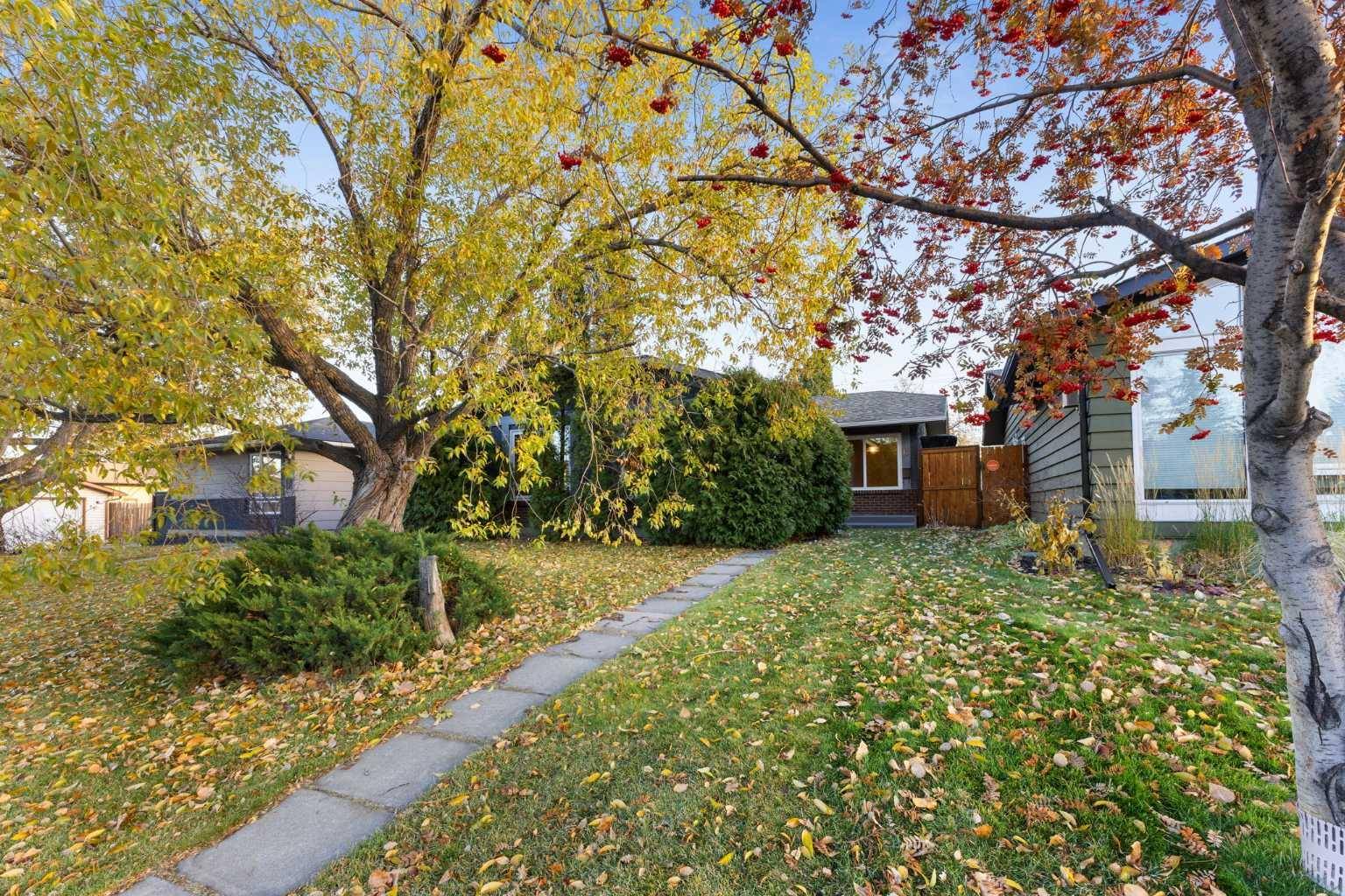 Calgary, AB T2X 1L1,11 Midbend CRES SE