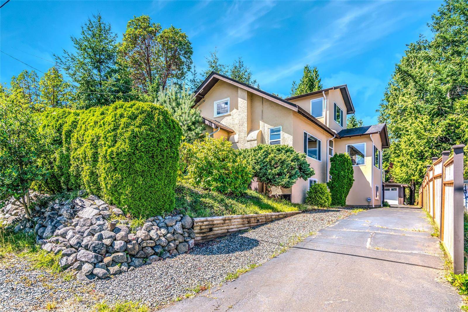 Qualicum Beach, BC V9K 1K7,579 Beach Rd