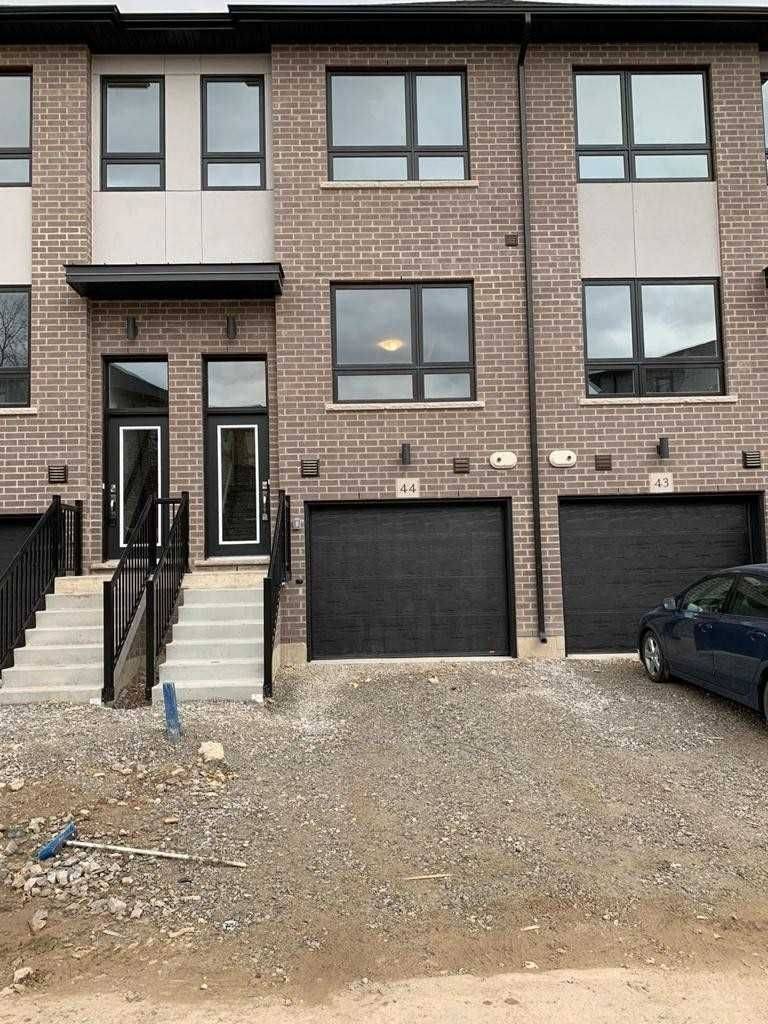 Brantford, ON N3S 0K2,720 Grey ST #44