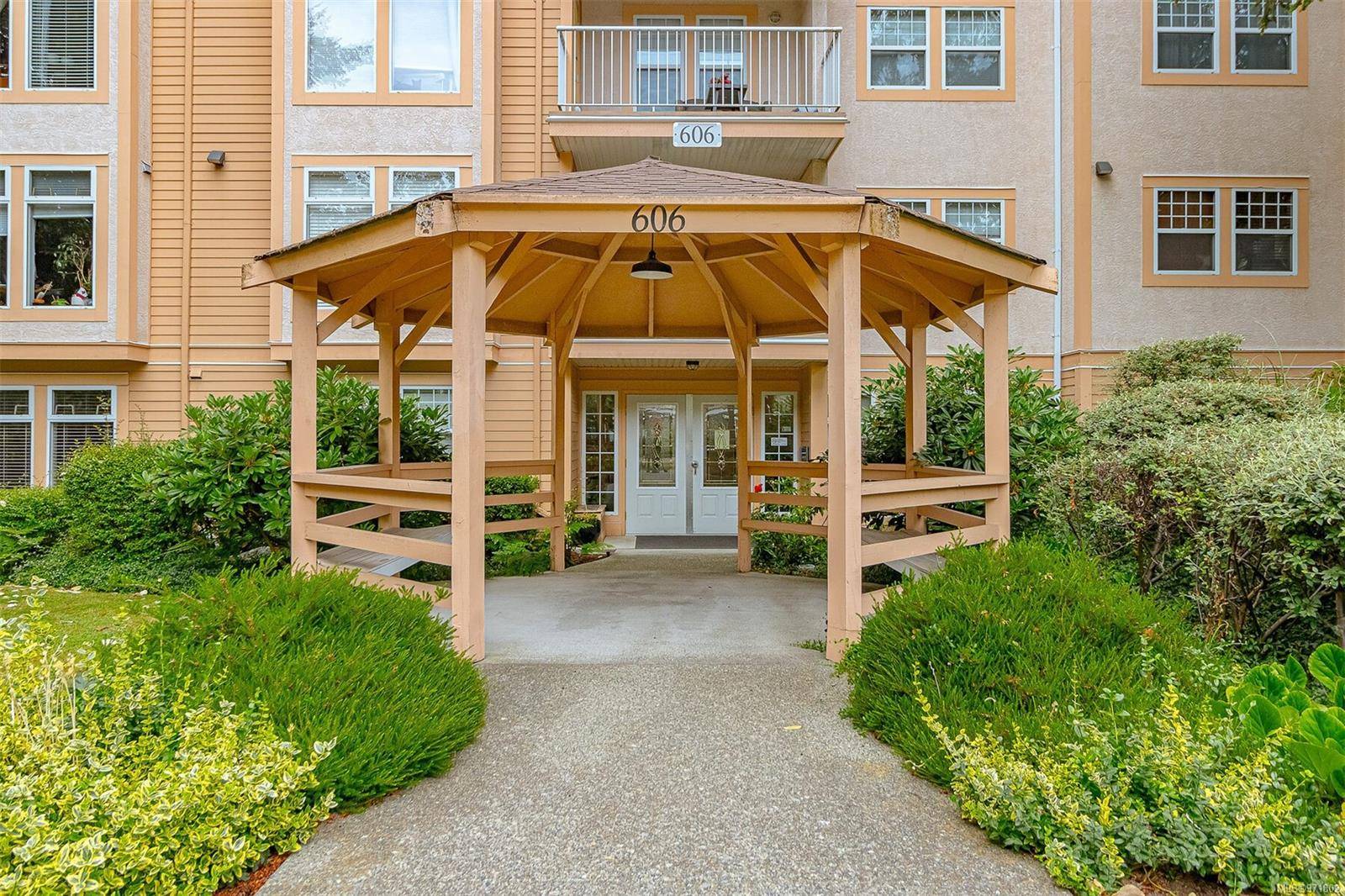 Langford, BC V9B 2W8,606 Goldstream Ave #101