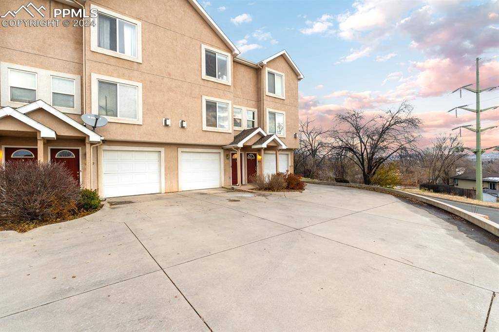 Colorado Springs, CO 80907,814 Mesa Valley RD