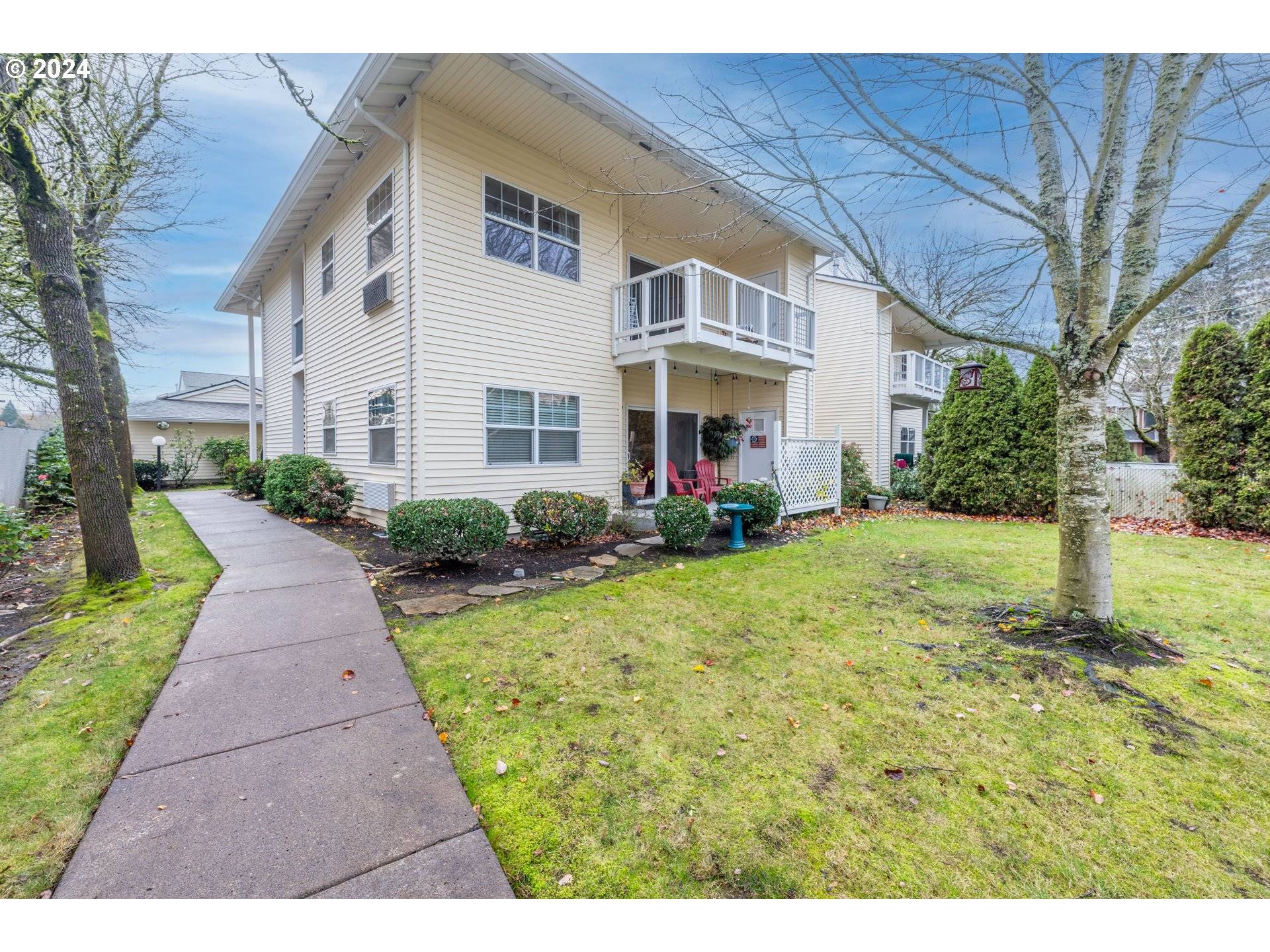 Gresham, OR 97030,1104 NE PALMBLAD DR #301