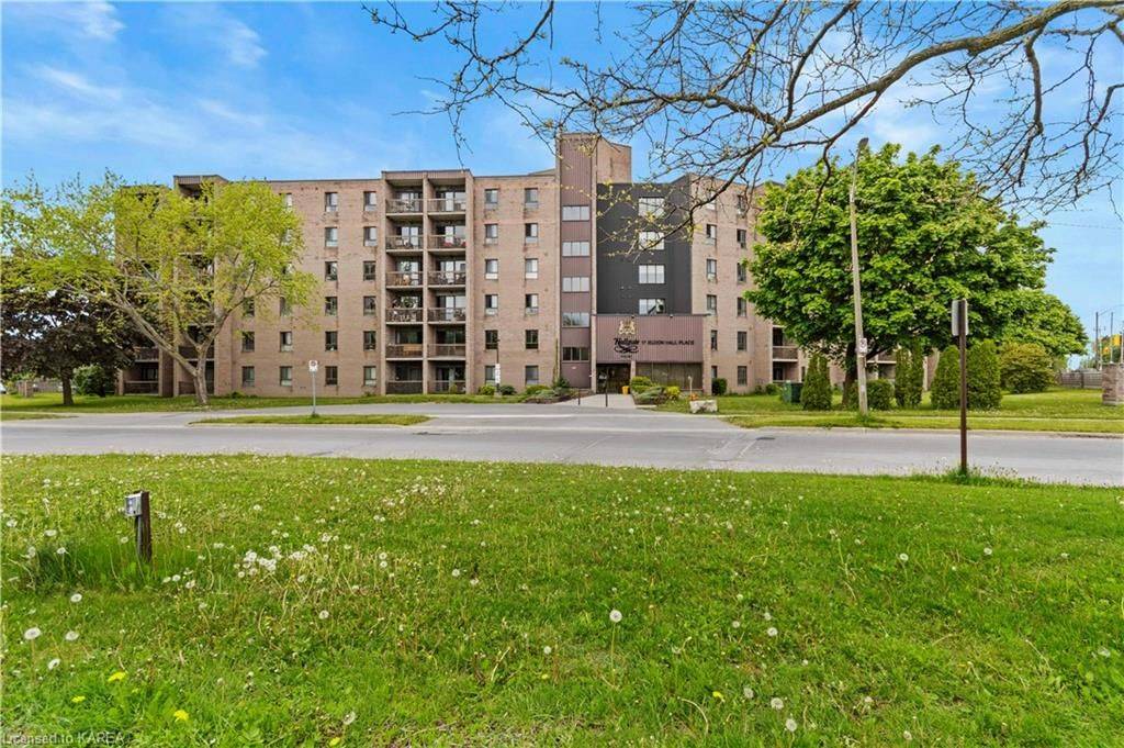 Kingston, ON K7M 7H5,17 ELDON HALL PL #208