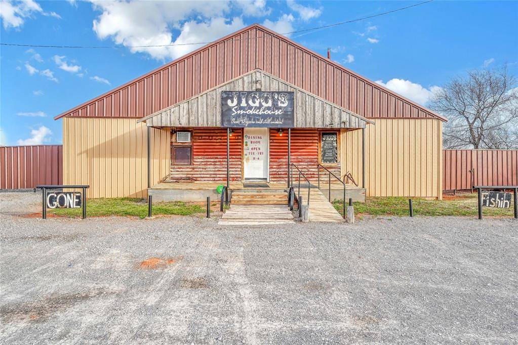 Clinton, OK 73601,22203 N Frontage Road