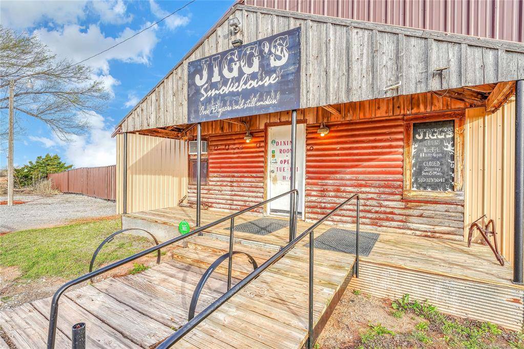 Clinton, OK 73601,22203 N Frontage Road