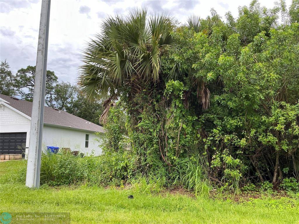 Sebastian, FL 32958,737 Rolling Hill Dr