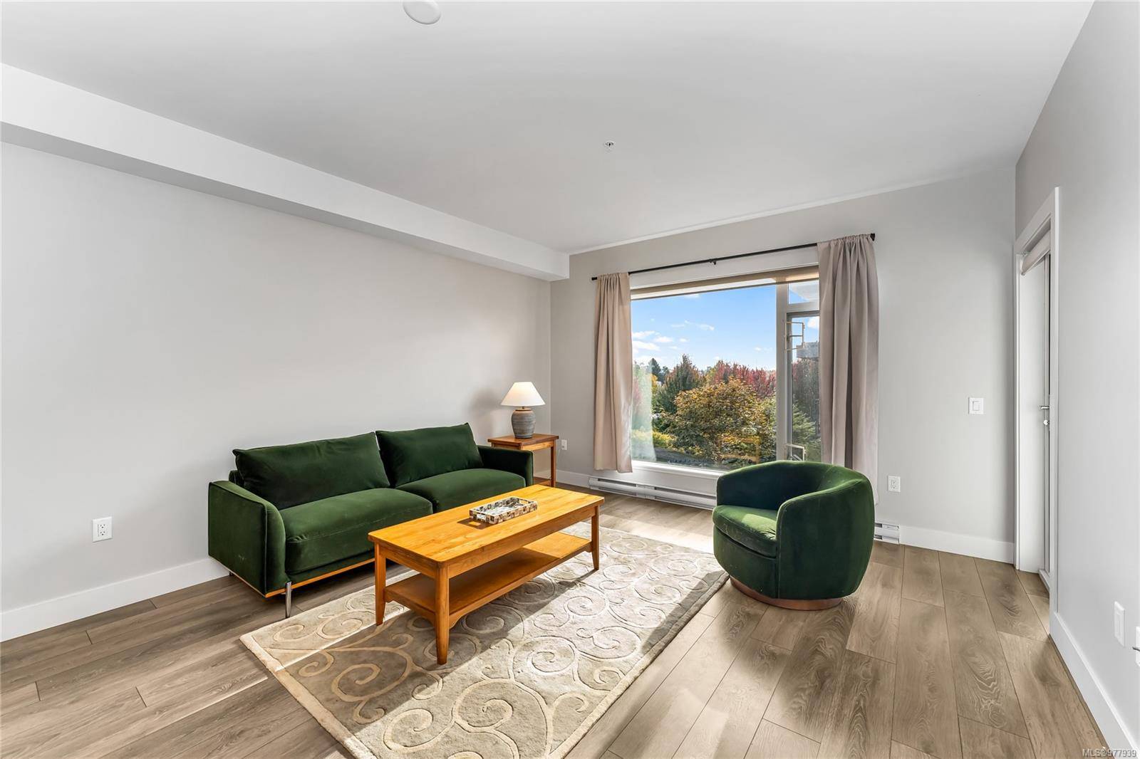 Saanich, BC V8Z 0E1,3815 Rowland Ave #302