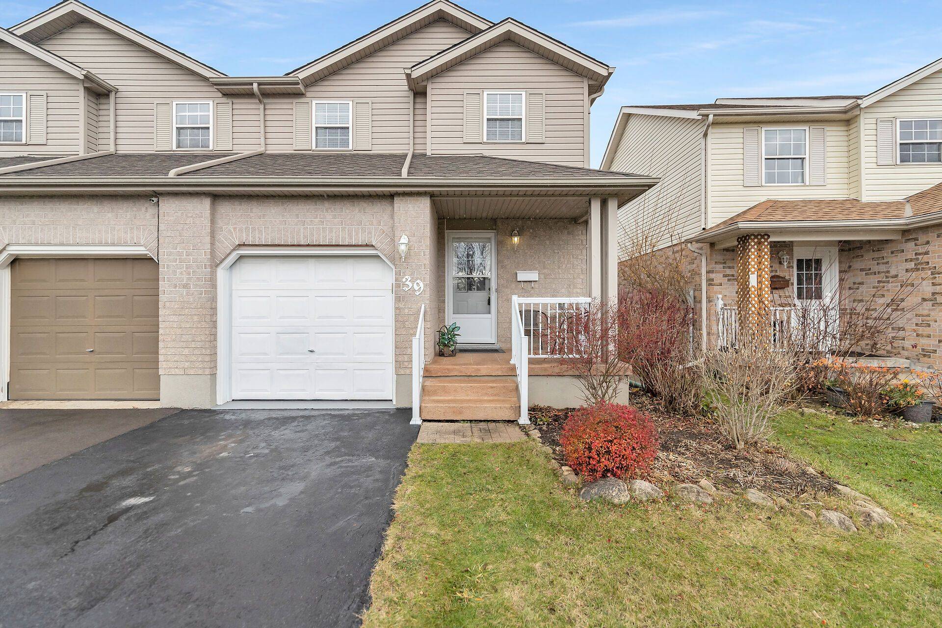 Guelph, ON N1E 7H4,39 Raspberry LN