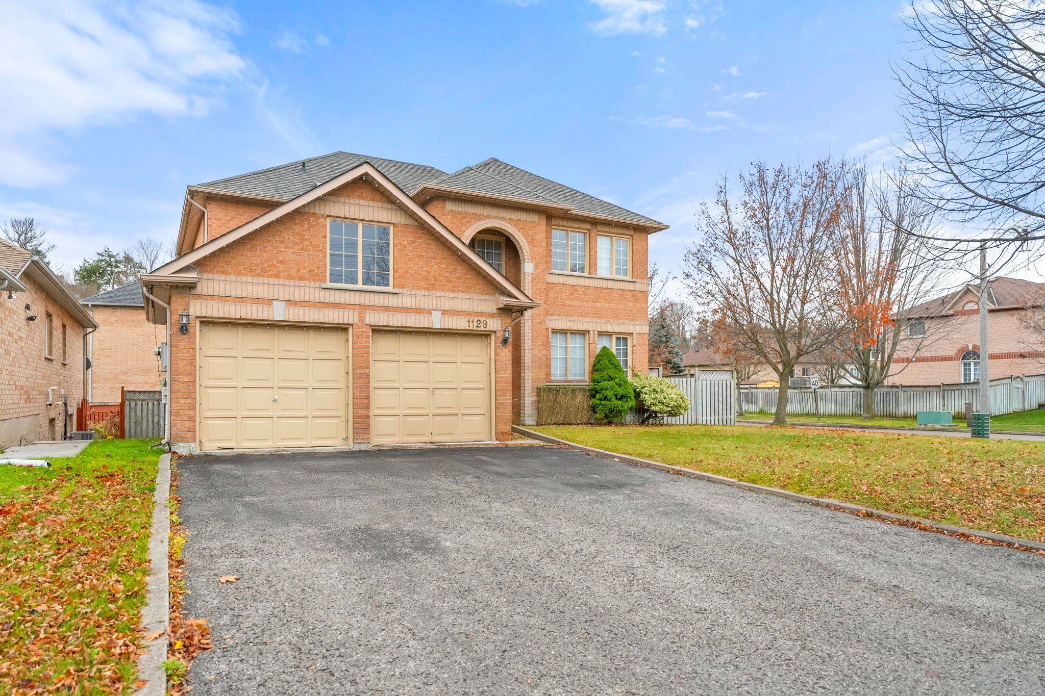 Pickering, ON L1X 2T8,1129 Gossamer DR