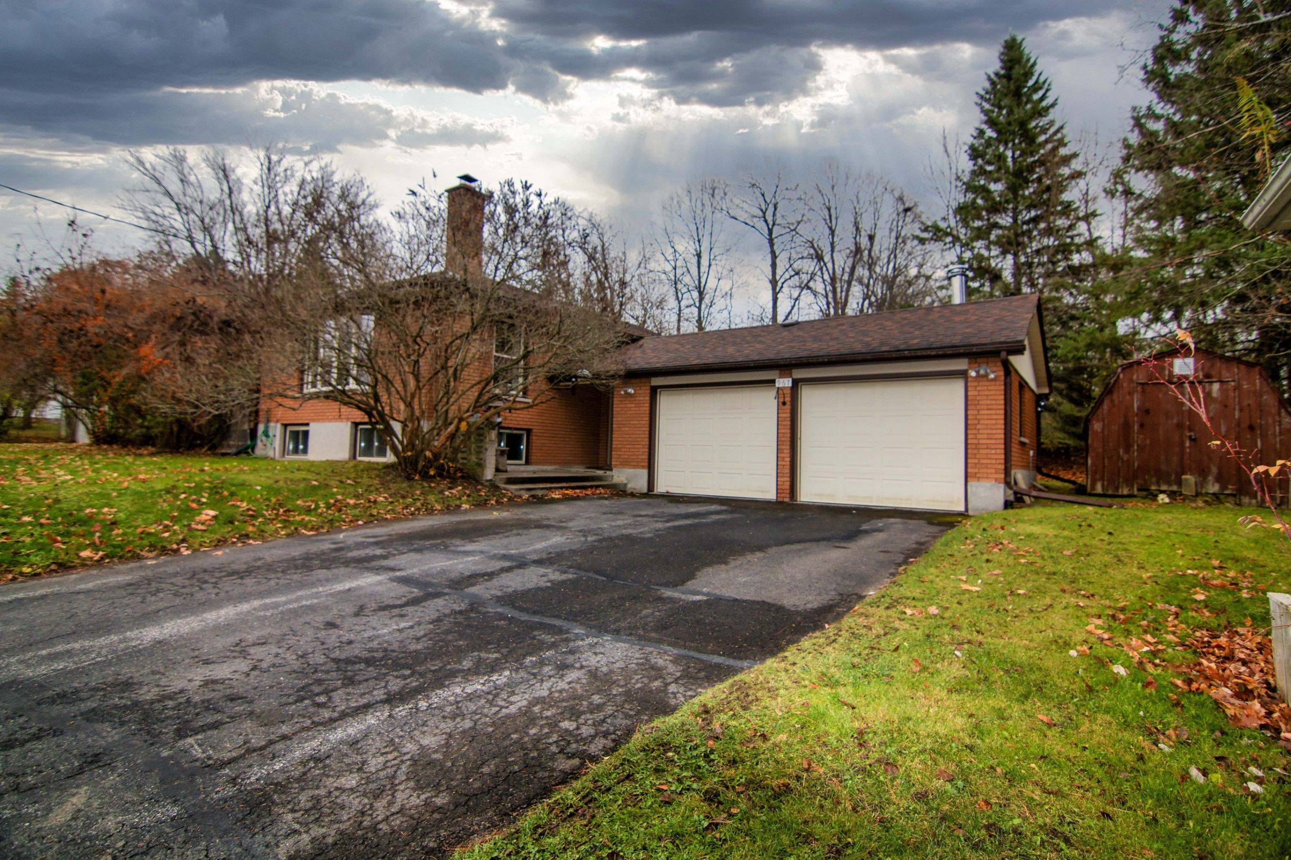 Smith-ennismore-lakefield, ON K0L 1H0,967 Smith CT