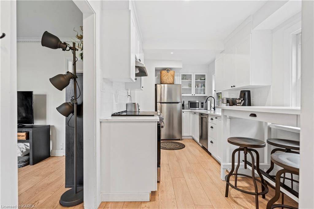 1586 ELIZABETH ST, Kingston, ON K7M 5H9