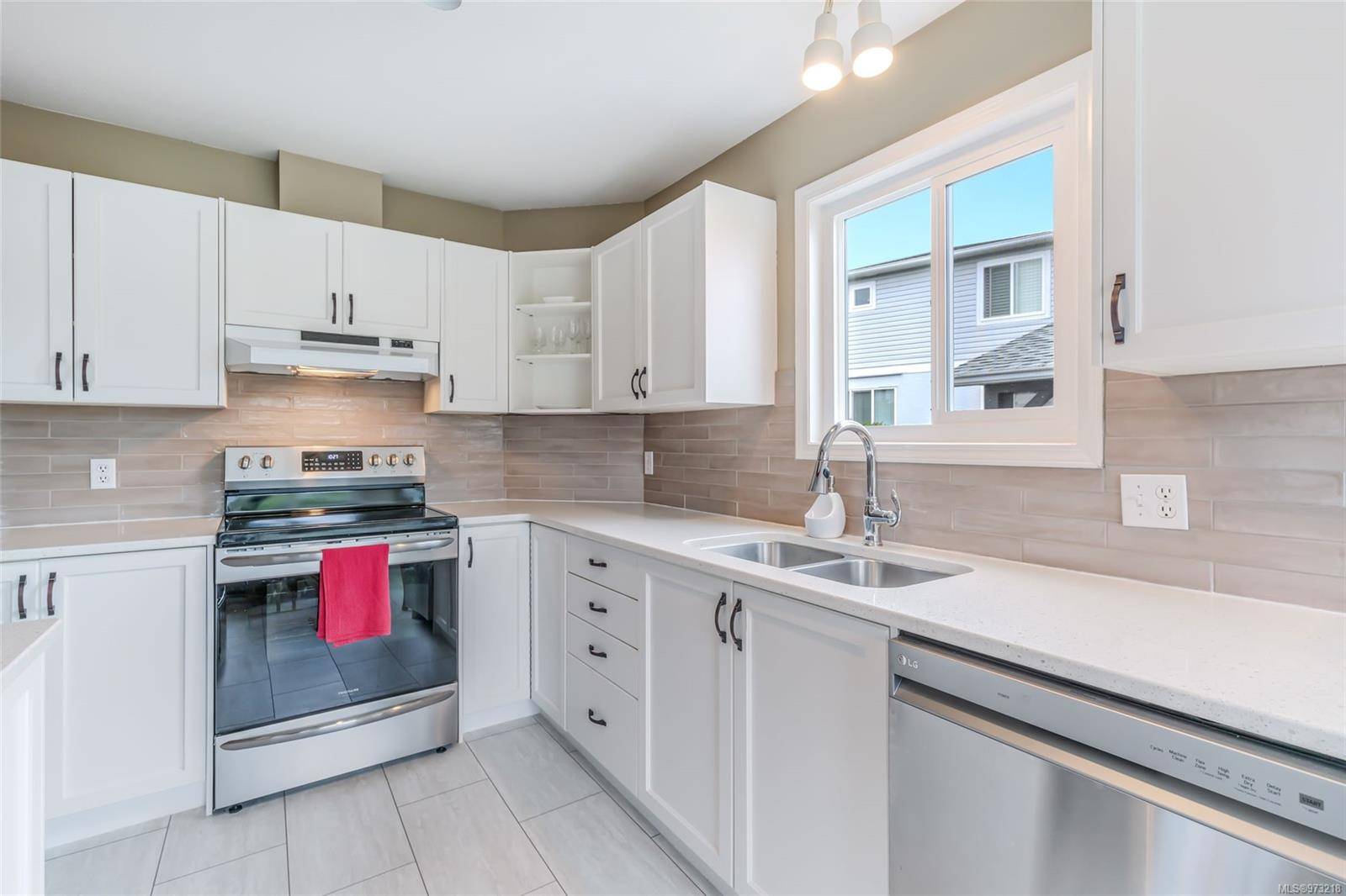 Nanaimo, BC V9R 5K1,218 Bowlsby St