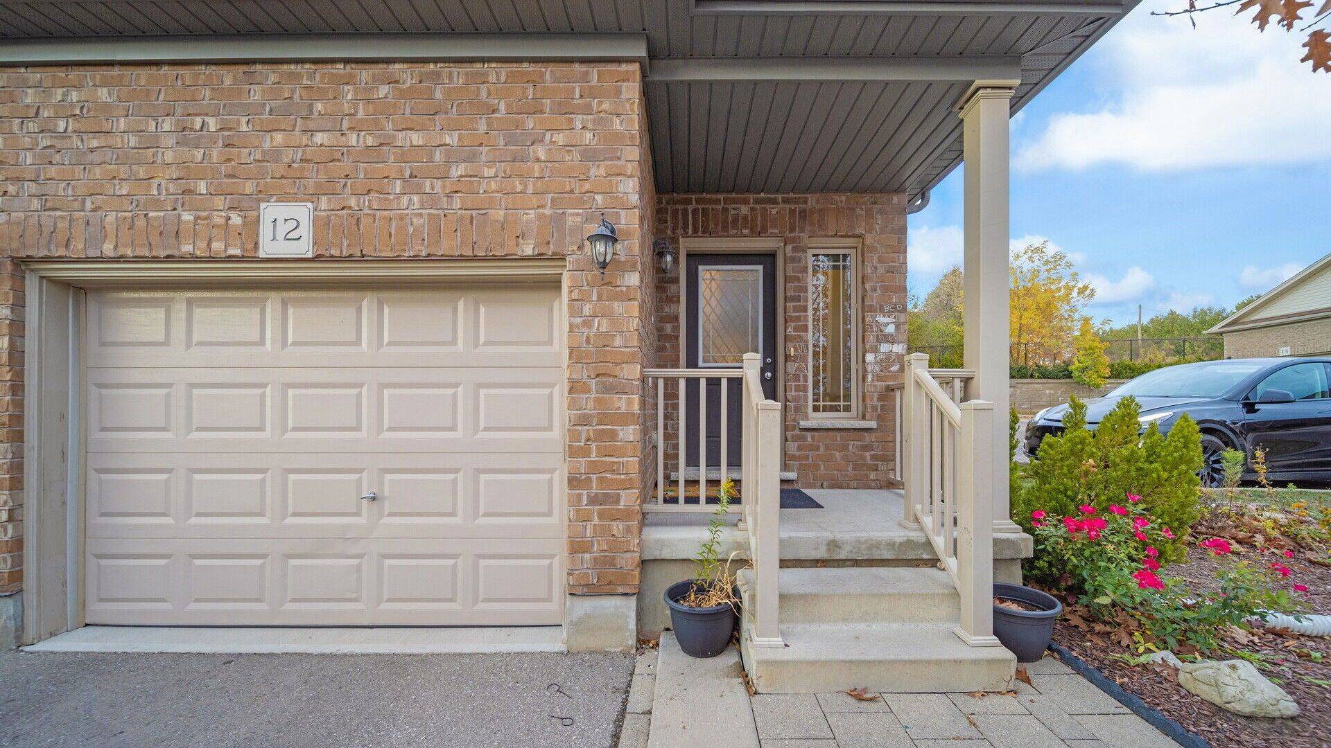 Guelph, ON N1L 0M2,14 Amos DR N #12