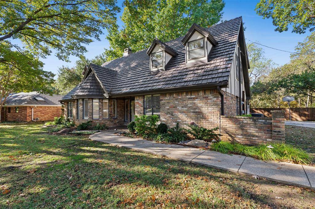 Arlington, TX 76011,2304 Country Green Lane