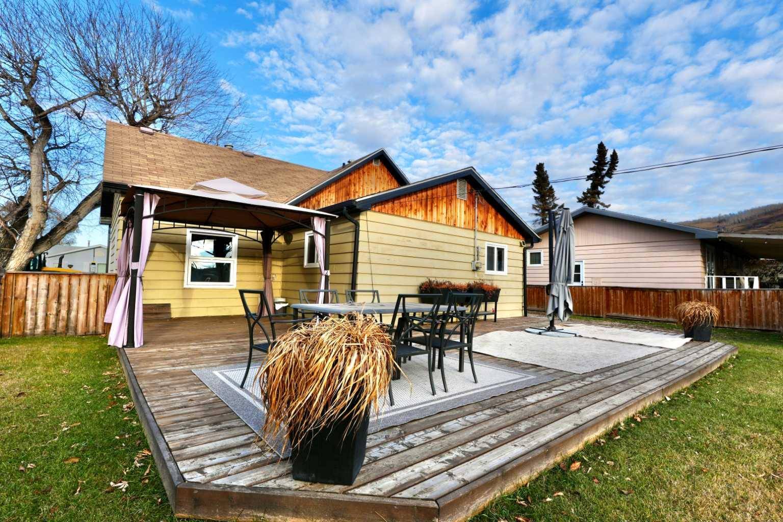 Peace River, AB T8S 1A5,9705 84 AVE