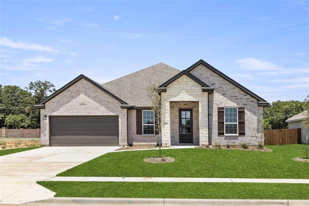 Azle, TX 76020,504 Pebble Circle