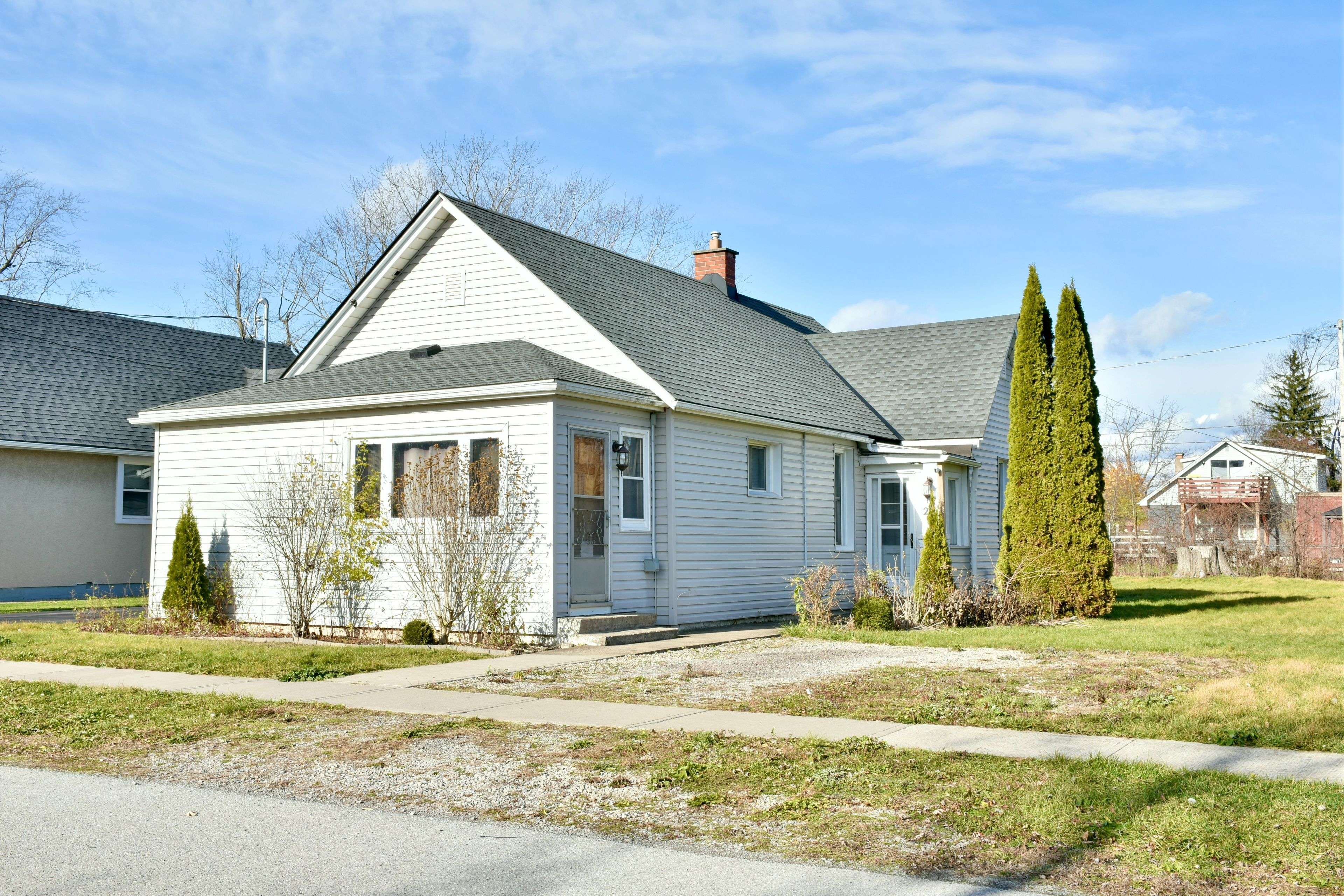 Fort Erie, ON L2A 2R8,228 Courtwright ST