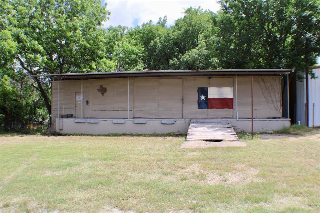 Nocona, TX 76255,707 W Highway 82