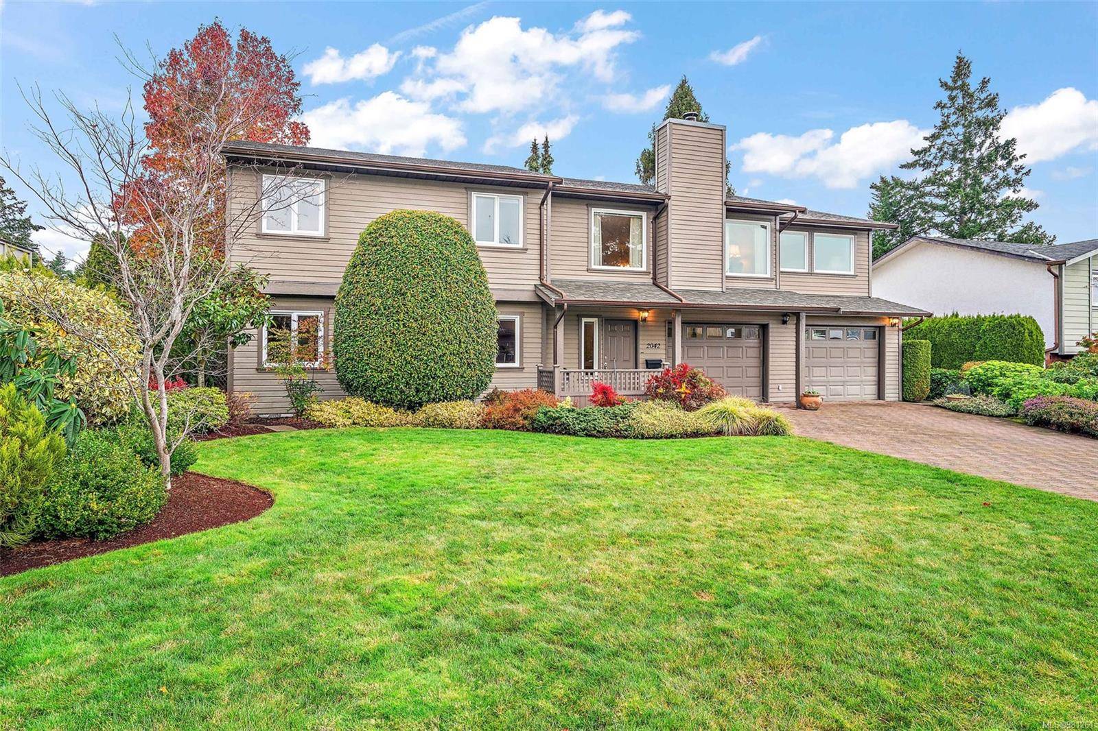 Central Saanich, BC V8M 1M6,2042 Skyline Cres