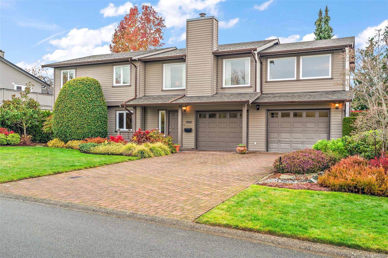 Central Saanich, BC V8M 1M6,2042 Skyline Cres