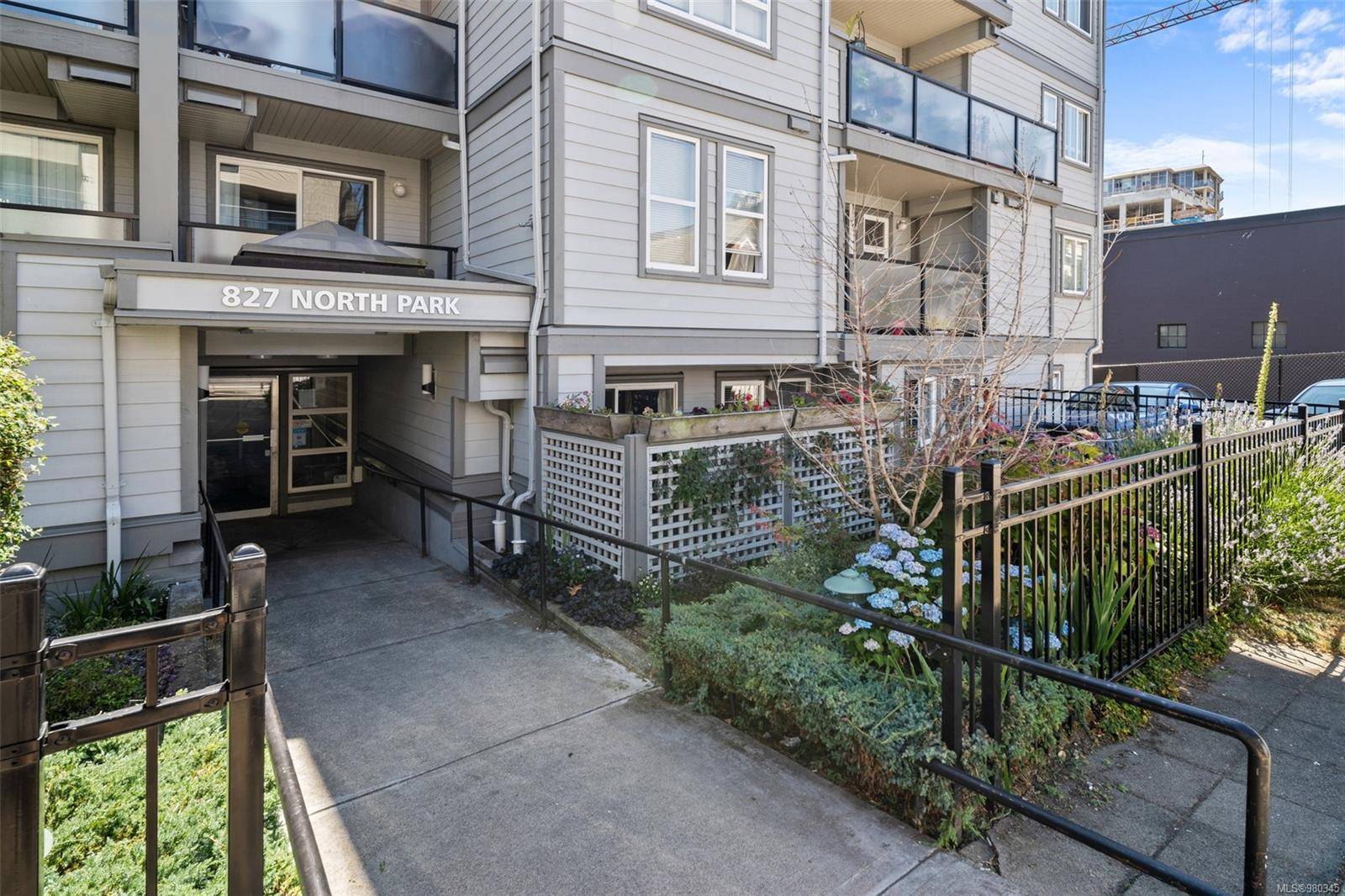 Victoria, BC V8W 3Y3,827 North Park St #209