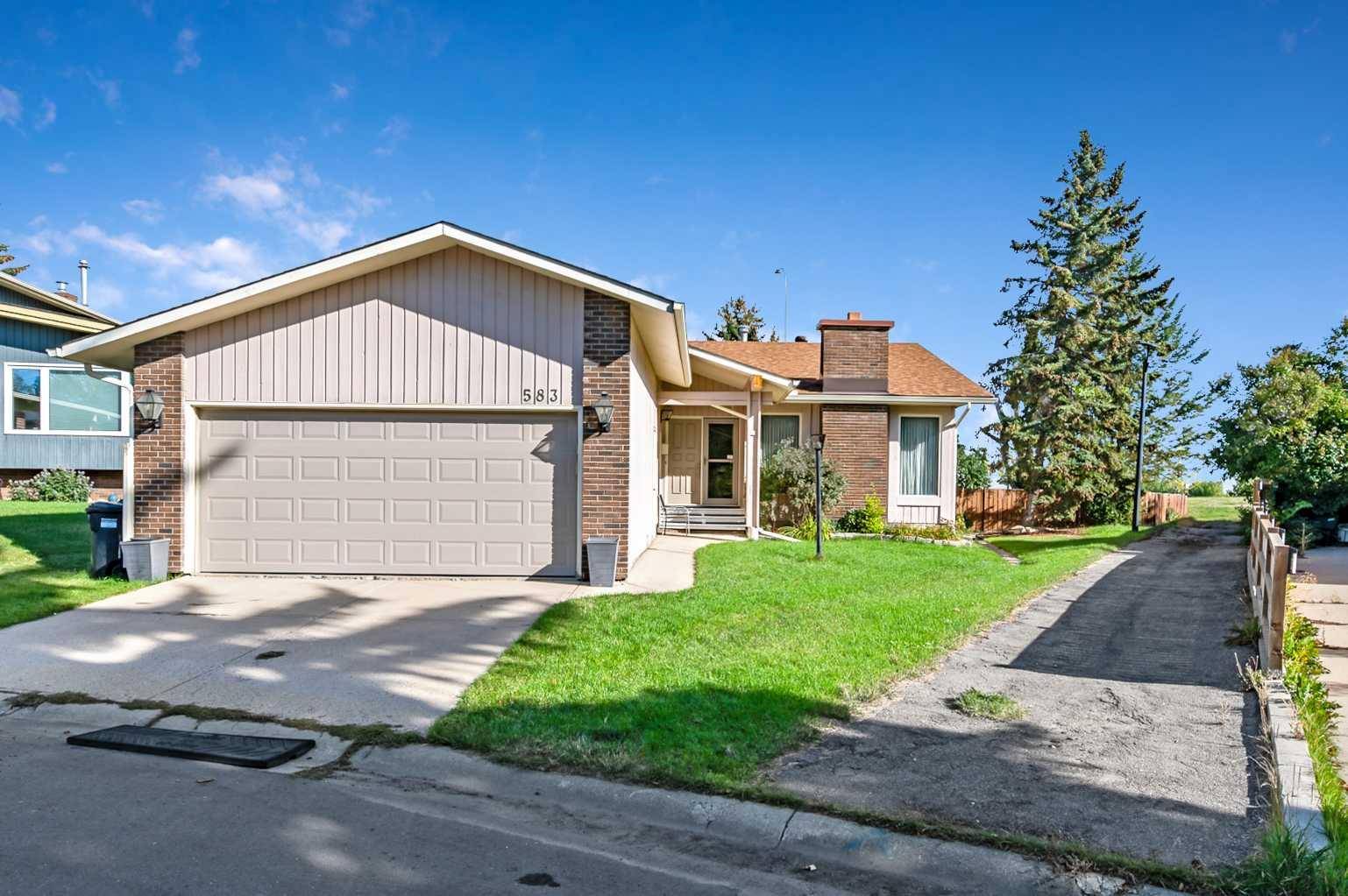 Calgary, AB T2W 2S1,583 Woodpark CRES SW