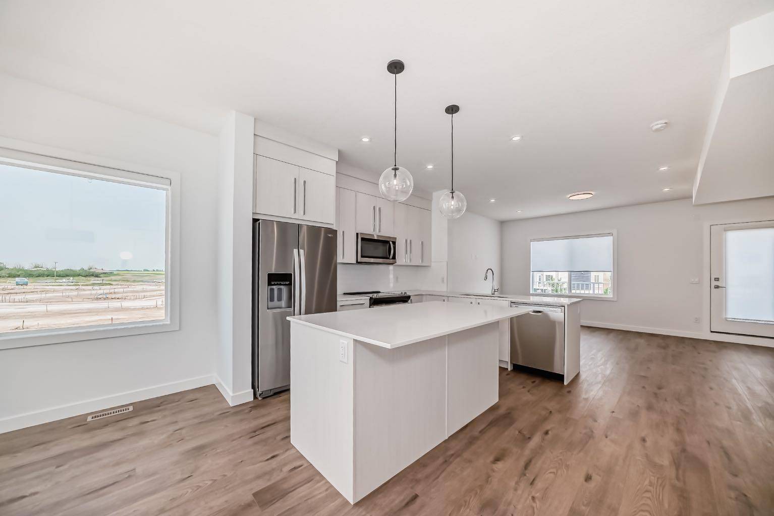 Chestermere, AB T1X 0L3,280 Chelsea RD #905