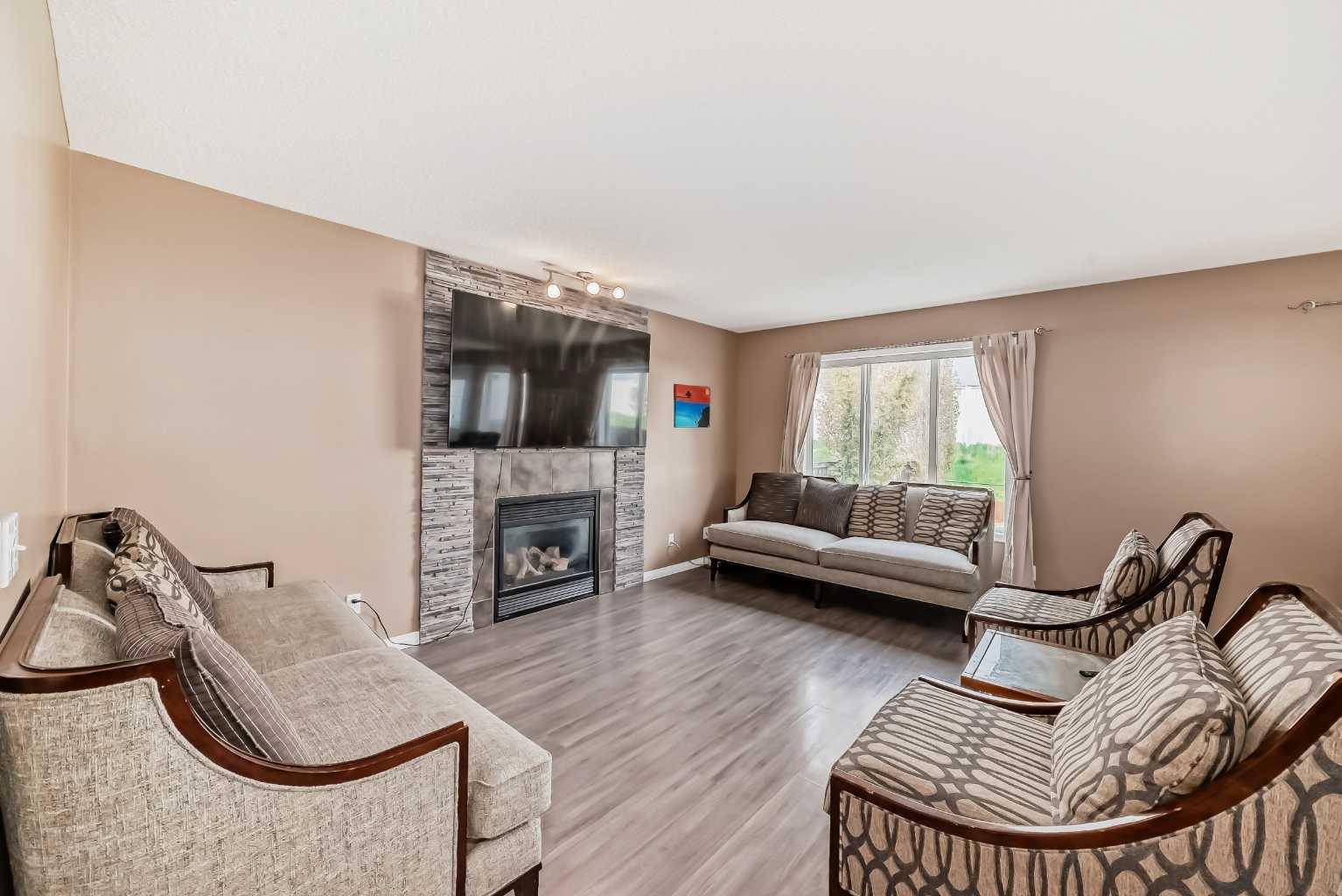 Airdrie, AB T4B 2Y3,187 Silver Springs WAY NW