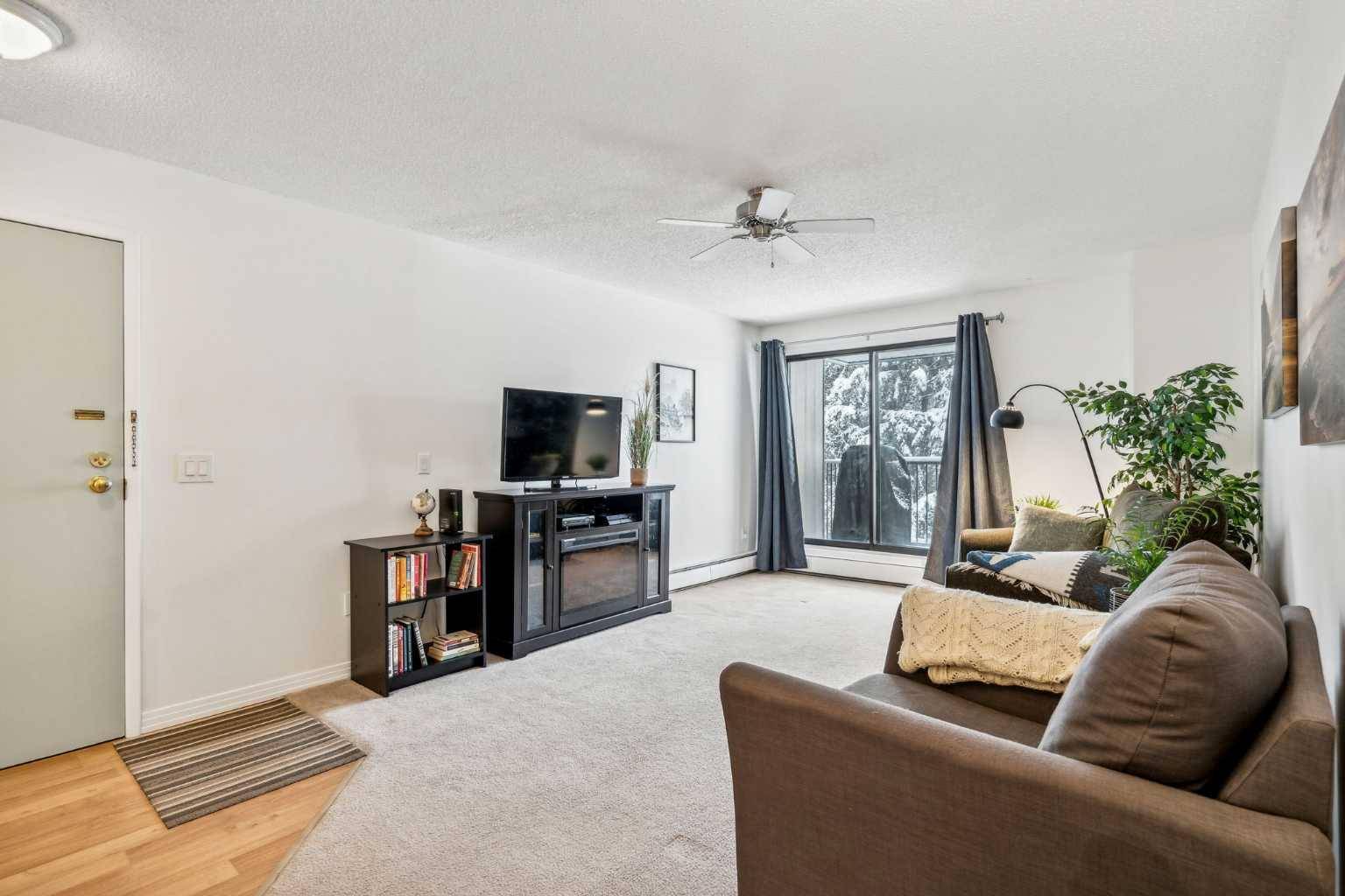 Calgary, AB T2W 5H1,13045 6 ST SW #3213