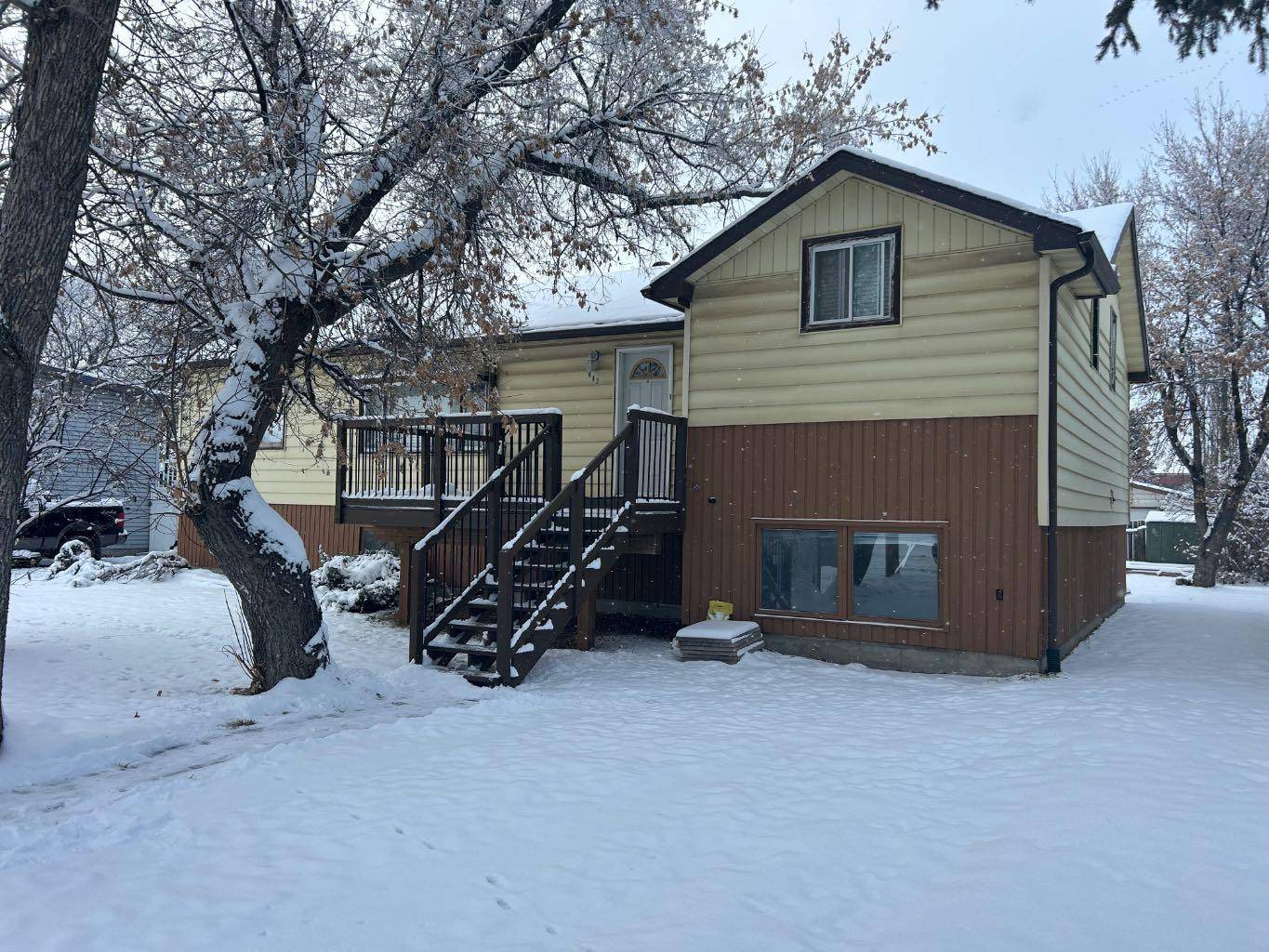 Airdrie, AB T4B 1R5,412 2 AVE NE