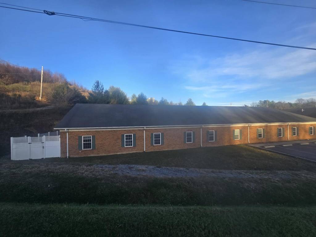 Cedar Bluff, VA 24609,128 Glenwood Street