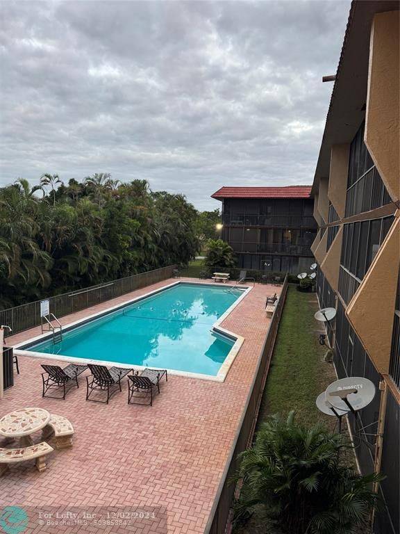 Coral Springs, FL 33065,2500 coral springs Dr  #203