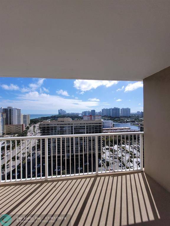 Hallandale Beach, FL 33009,1985 S Ocean Dr  #19J