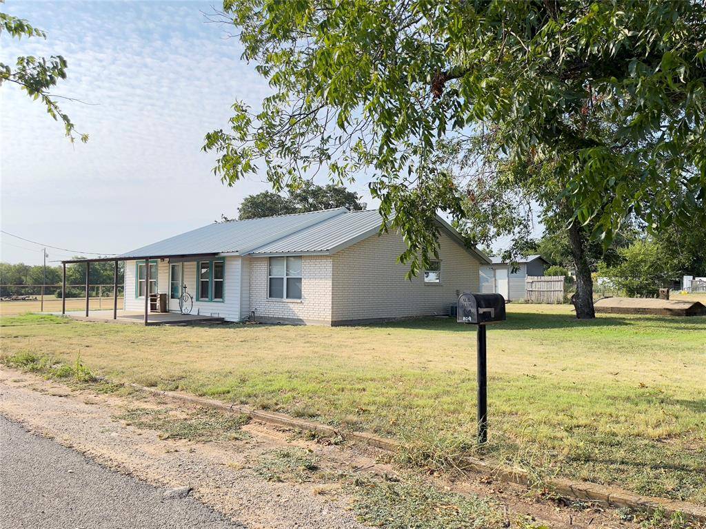 Gustine, TX 76455,105 W Liveoak Street