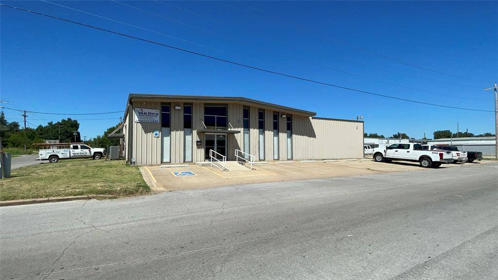 Chickasha, OK 73018,401 N 6th Street