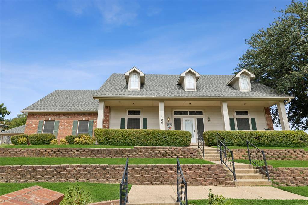 Burleson, TX 76028,100 Red Oak Court