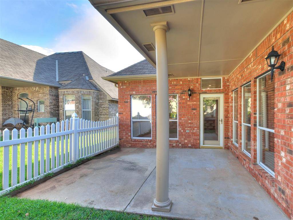 Edmond, OK 73012,16517 Covington Manor