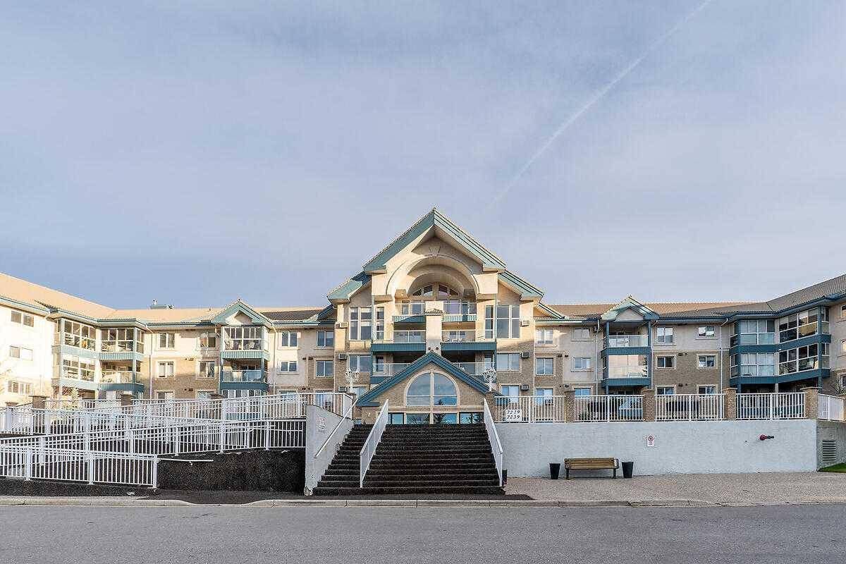 Calgary, AB T3H 3L7,7239 Sierra Morena BLVD SW #211