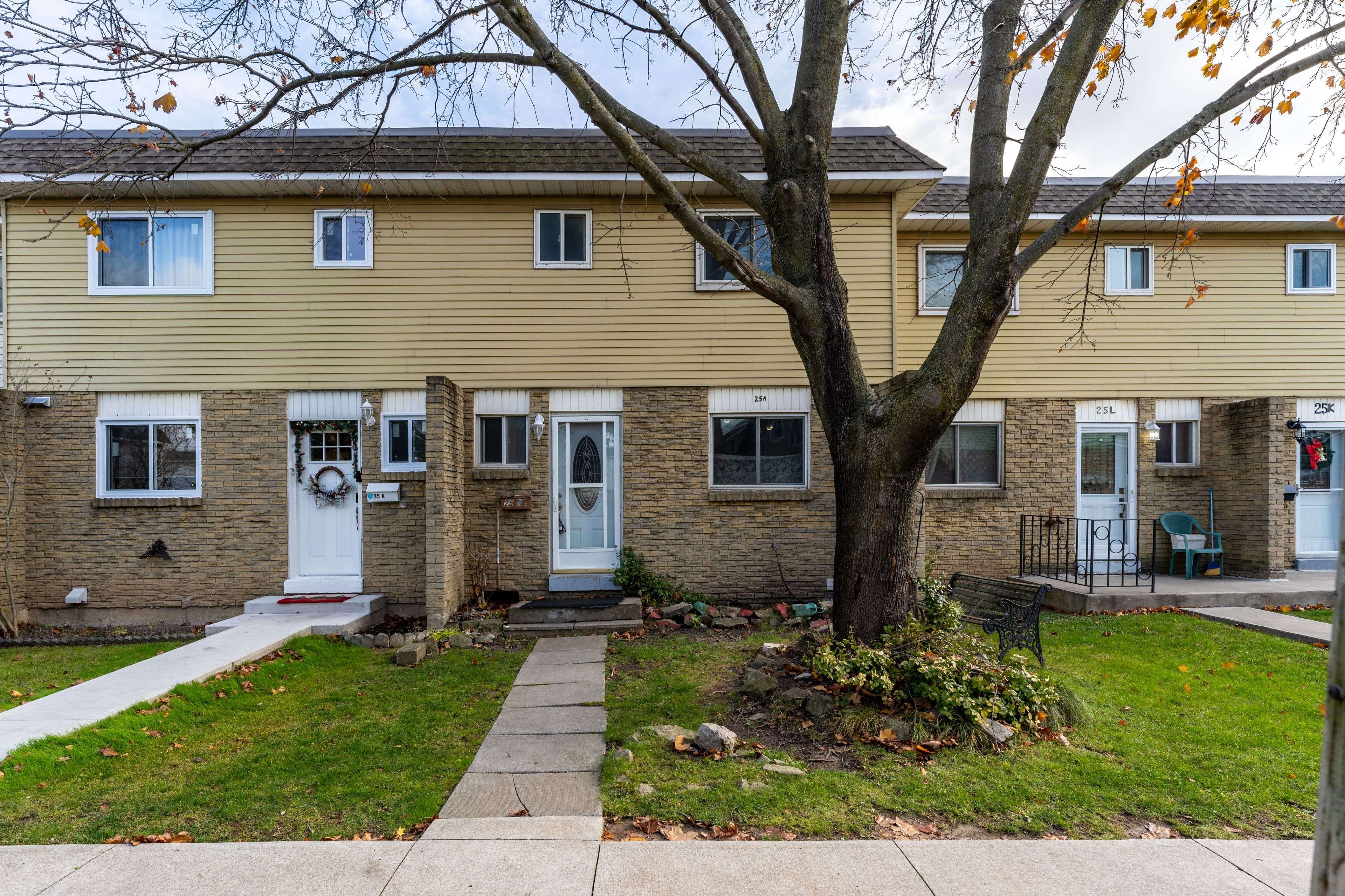 Hamilton, ON L9A 4W9,25 Bryna AVE #M