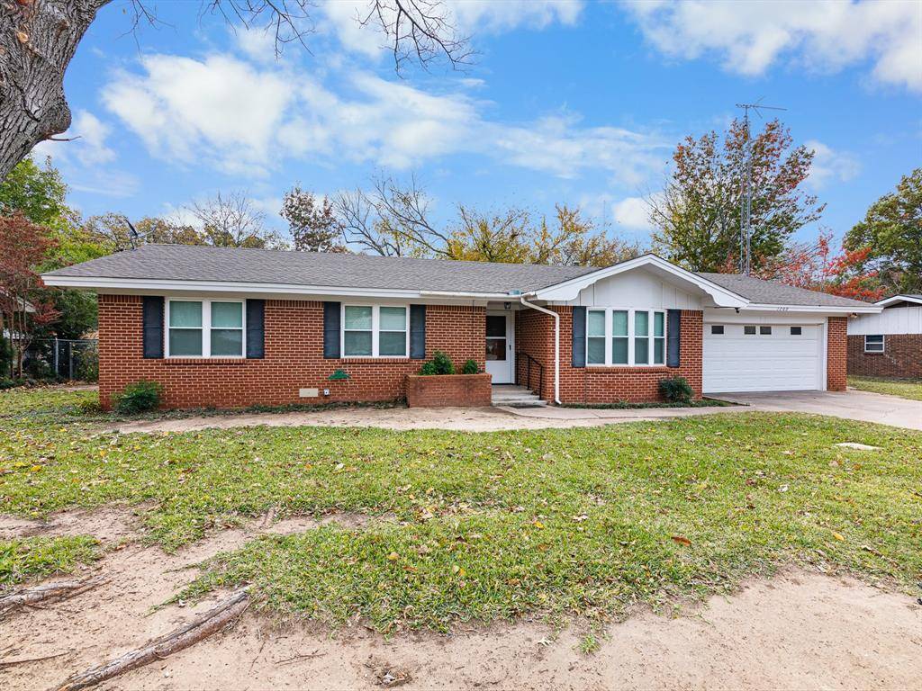 Bowie, TX 76230,1209 Pebble Street