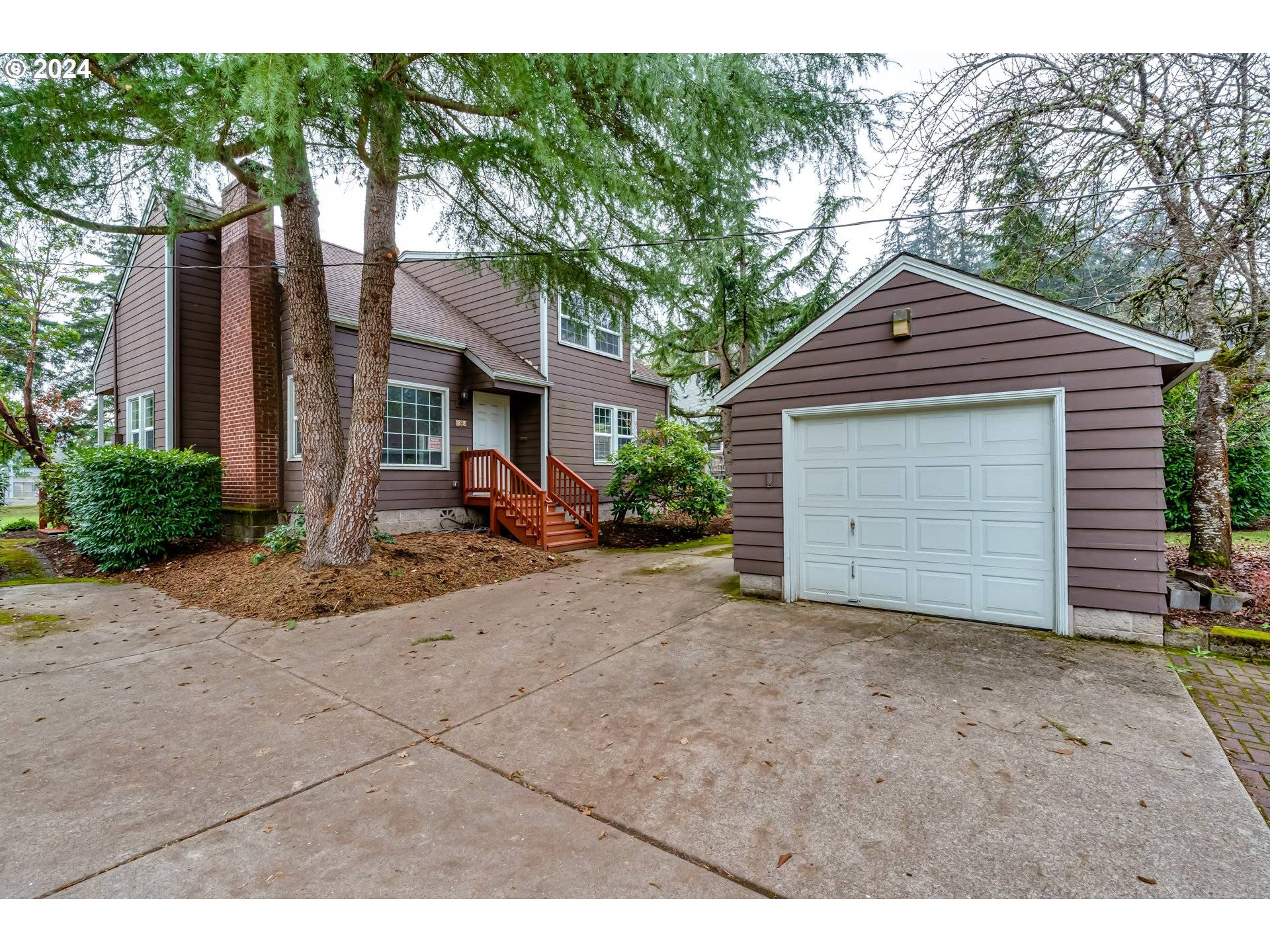 Eugene, OR 97403,1818 LAUREL HILL DR