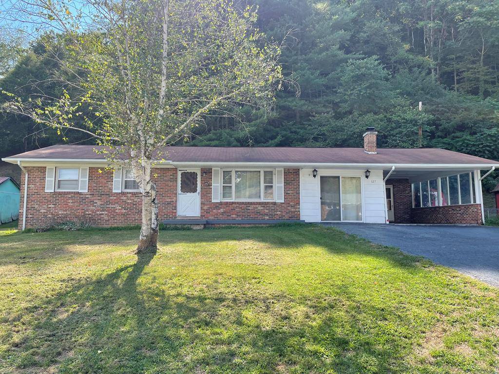 Honaker, VA 24260,127 Country Oaks Drive