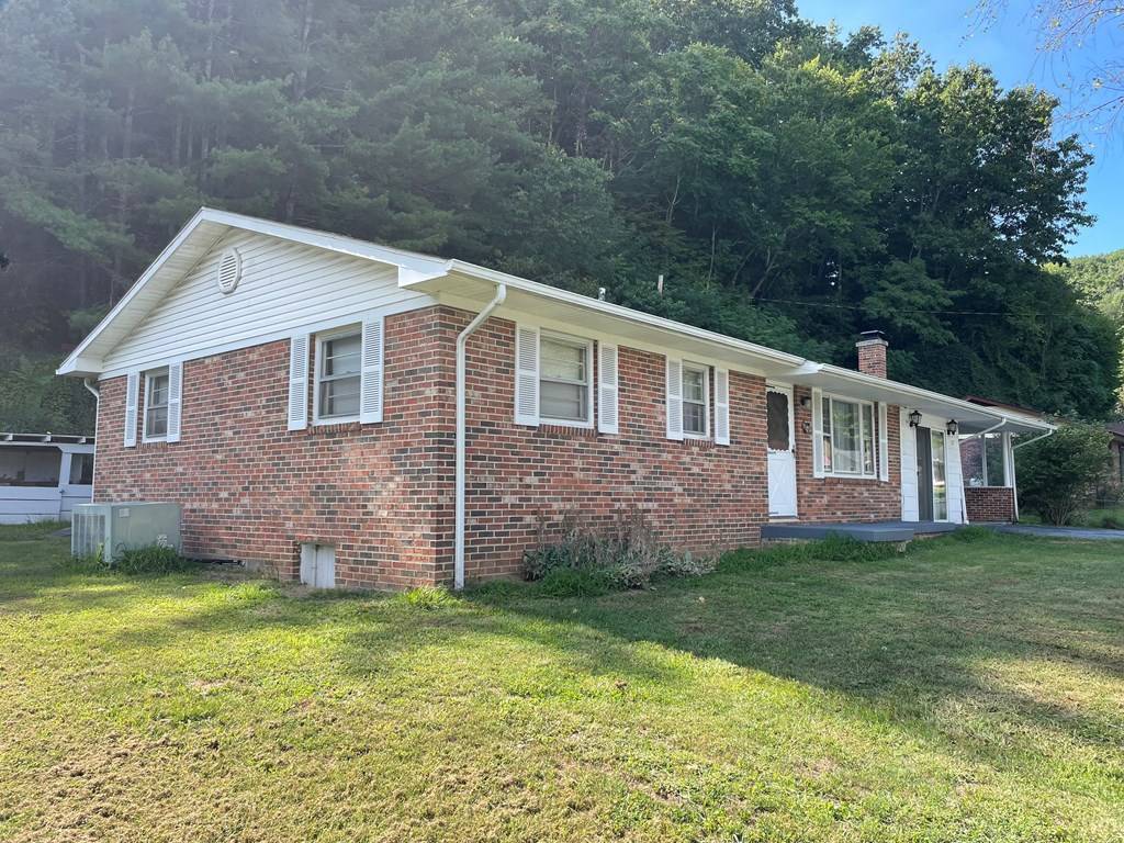 Honaker, VA 24260,127 Country Oaks Drive